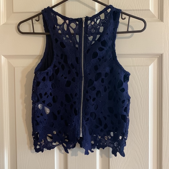 Lace crop top - Picture 2 of 3